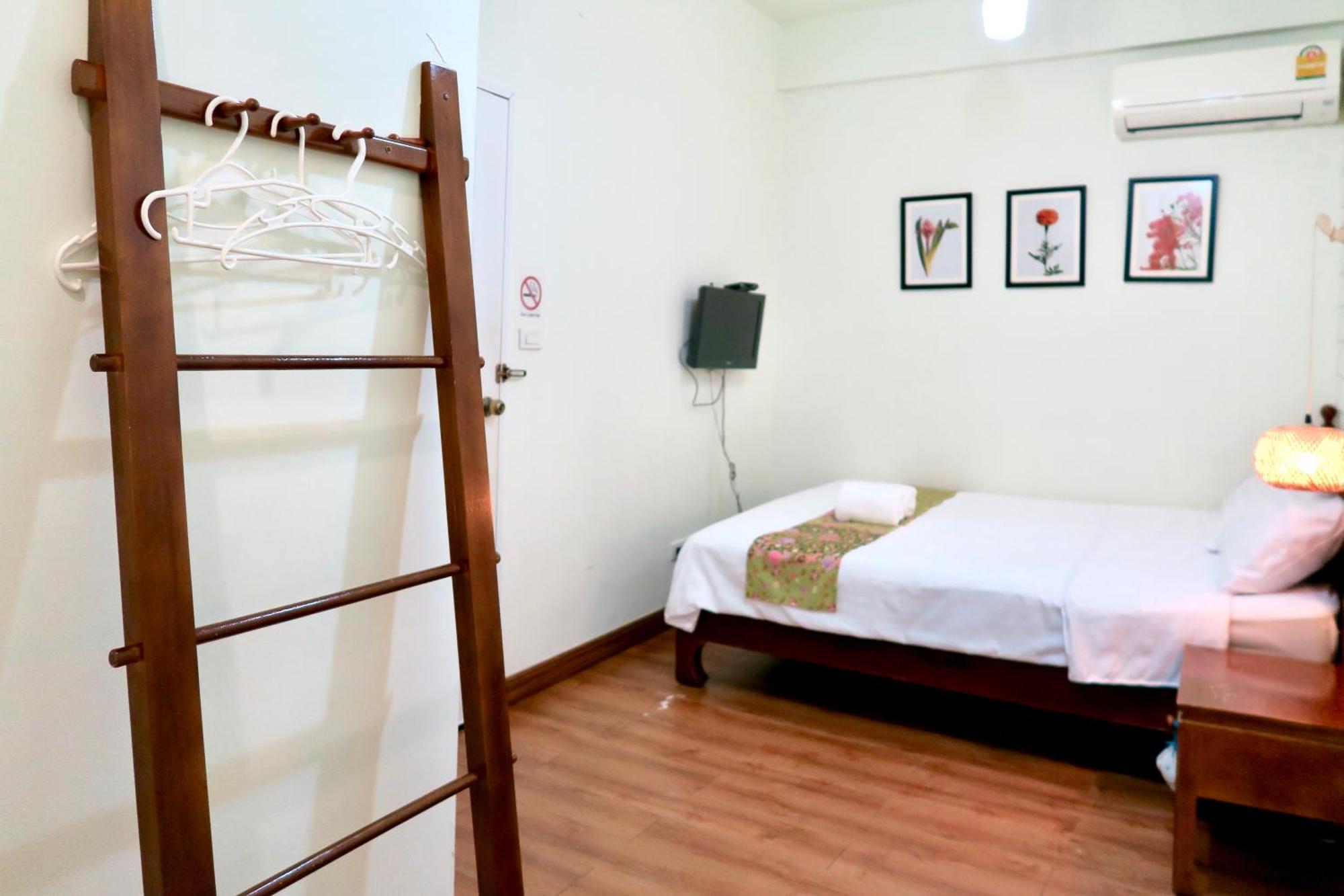 Les Fleurs Bangkok Hostel Екстер'єр фото