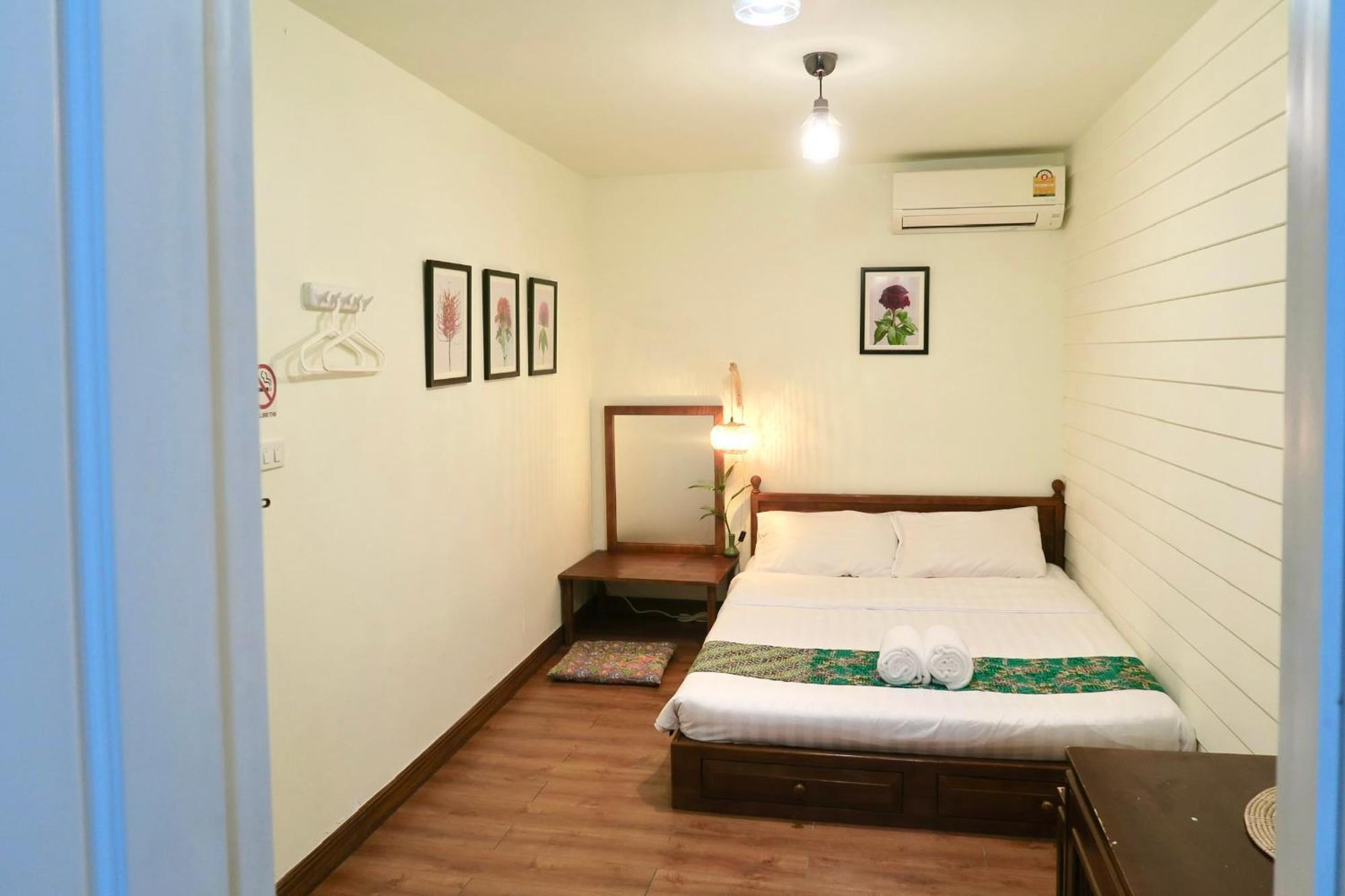 Les Fleurs Bangkok Hostel Екстер'єр фото