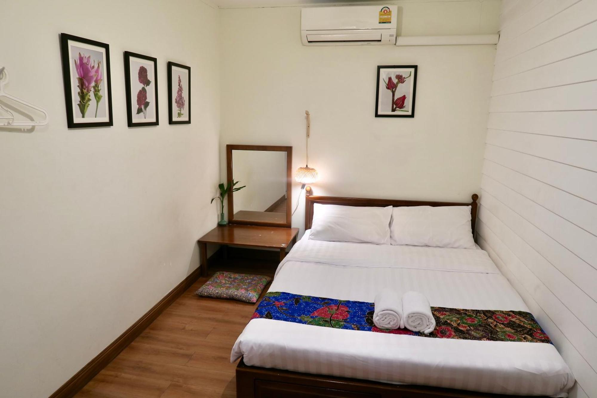 Les Fleurs Bangkok Hostel Екстер'єр фото