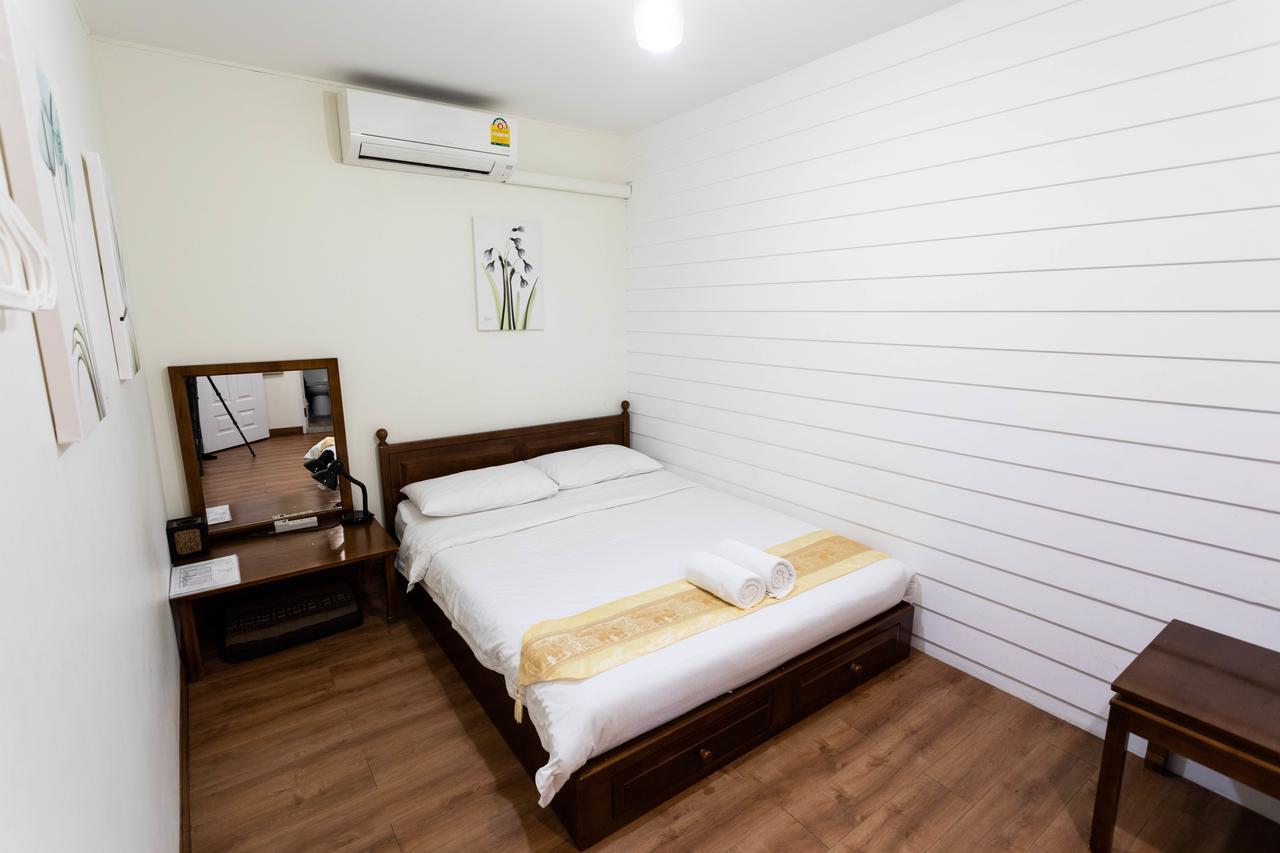 Les Fleurs Bangkok Hostel Екстер'єр фото